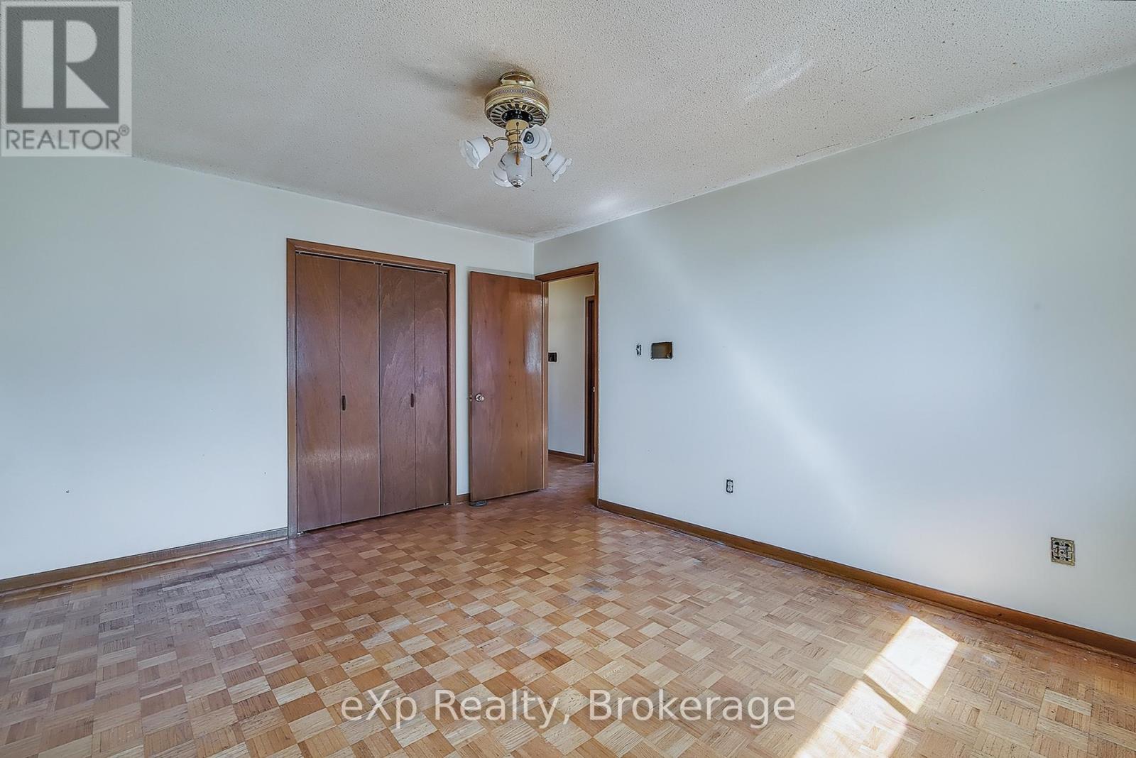 2632 Birch Crescent, Mississauga, Ontario  L5J 4H1 - Photo 9 - W12438499