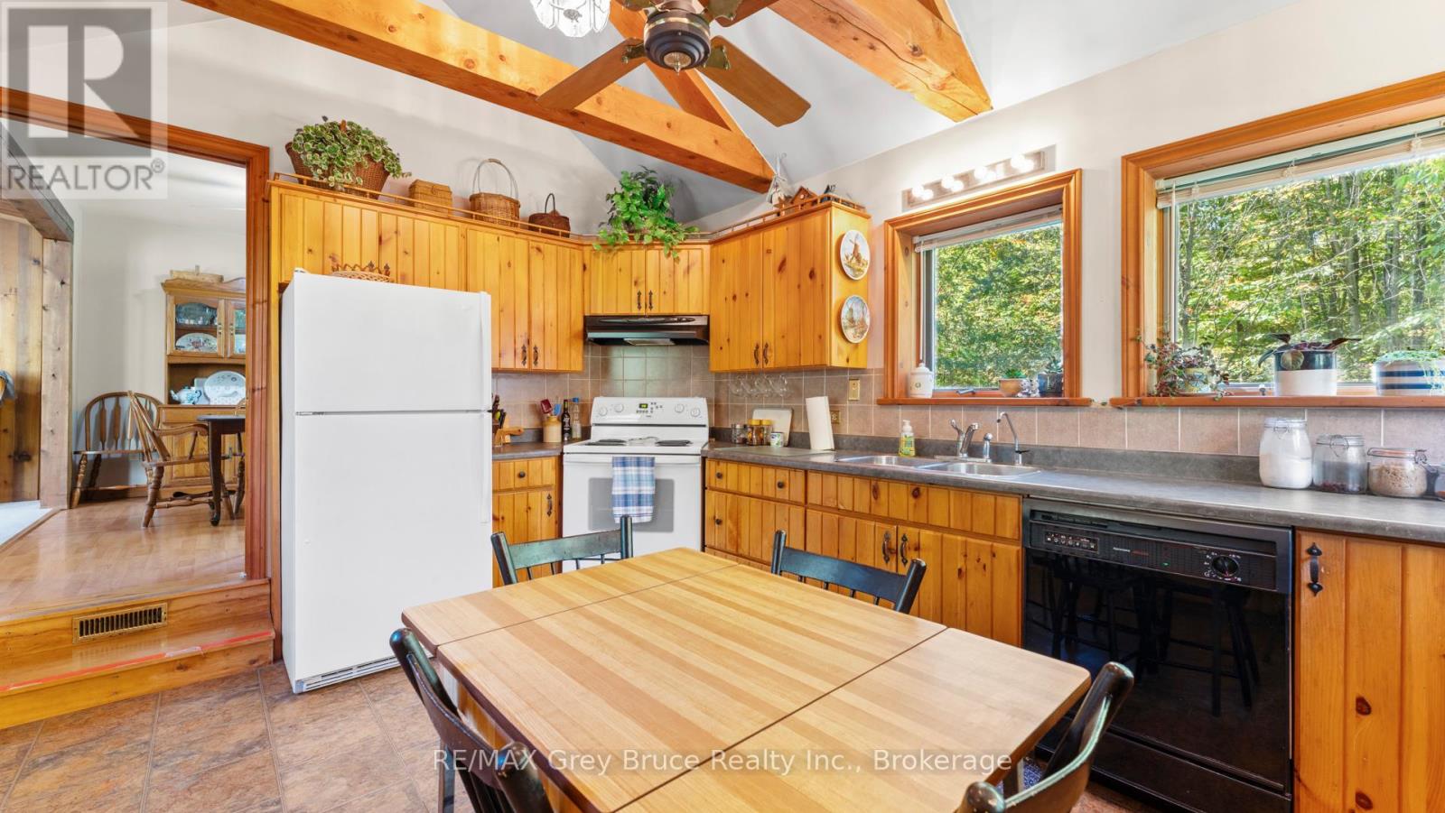 493802 Baptist Church Road, West Grey, Ontario  N0C 1K0 - Photo 14 - X12438571