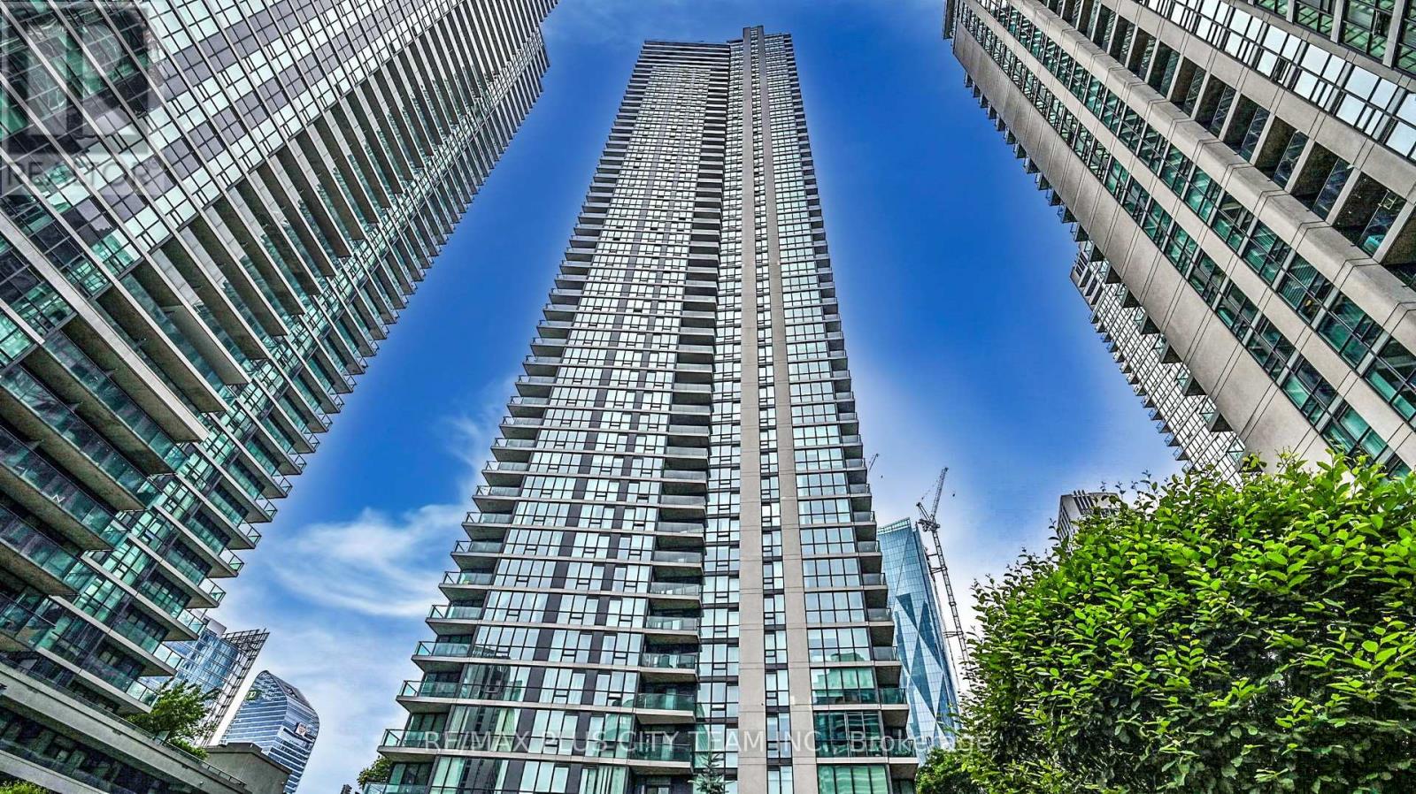 307 - 18 Harbour Street, Toronto, Ontario  M5J 2Z6 - Photo 1 - C12438471