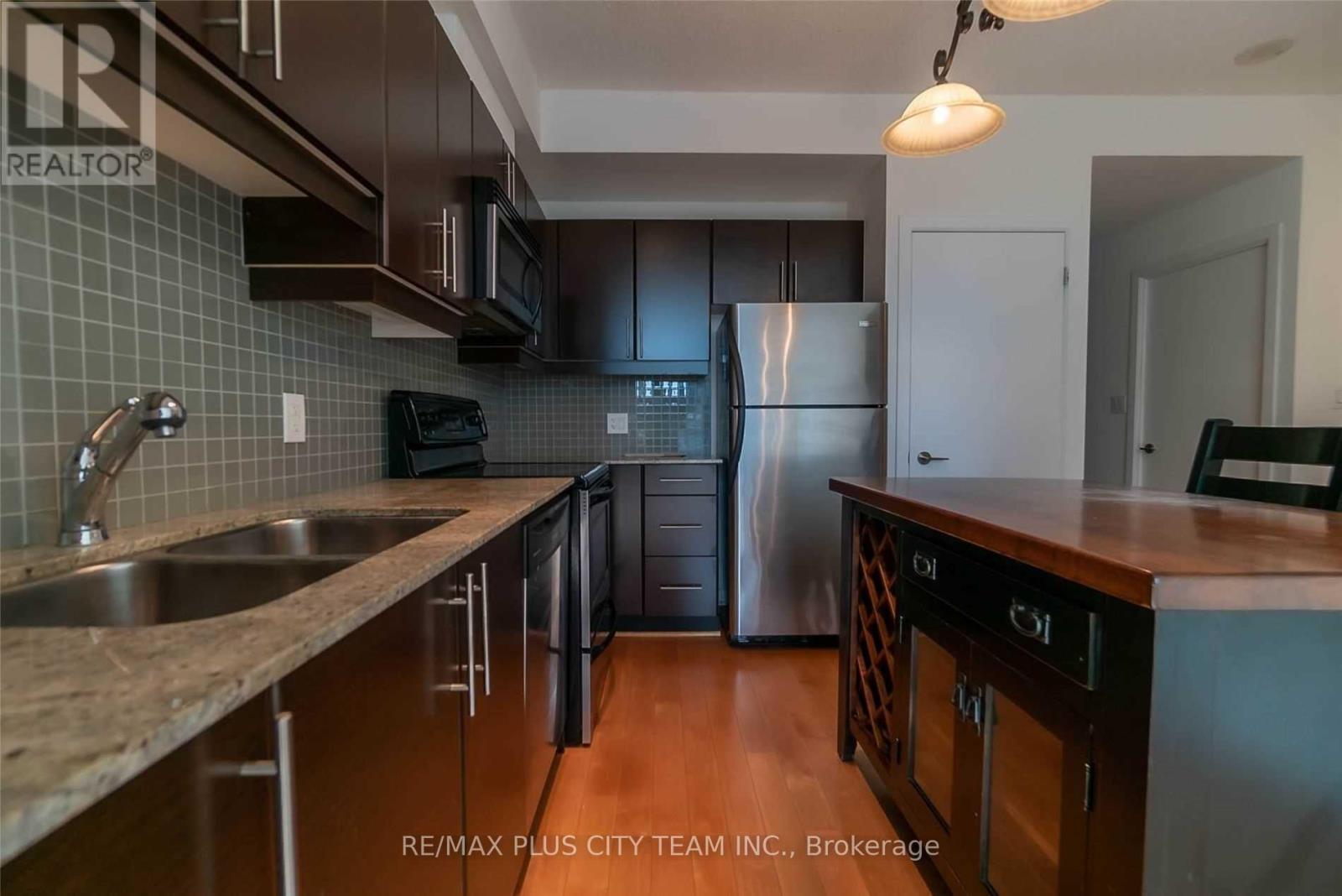 307 - 18 Harbour Street, Toronto, Ontario  M5J 2Z6 - Photo 10 - C12438471