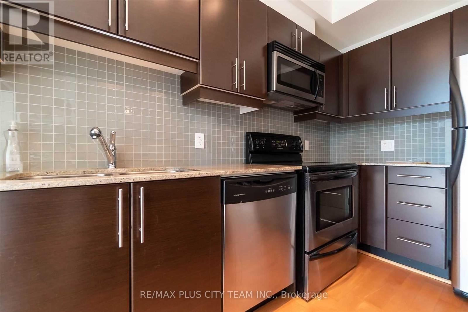 307 - 18 Harbour Street, Toronto, Ontario  M5J 2Z6 - Photo 11 - C12438471