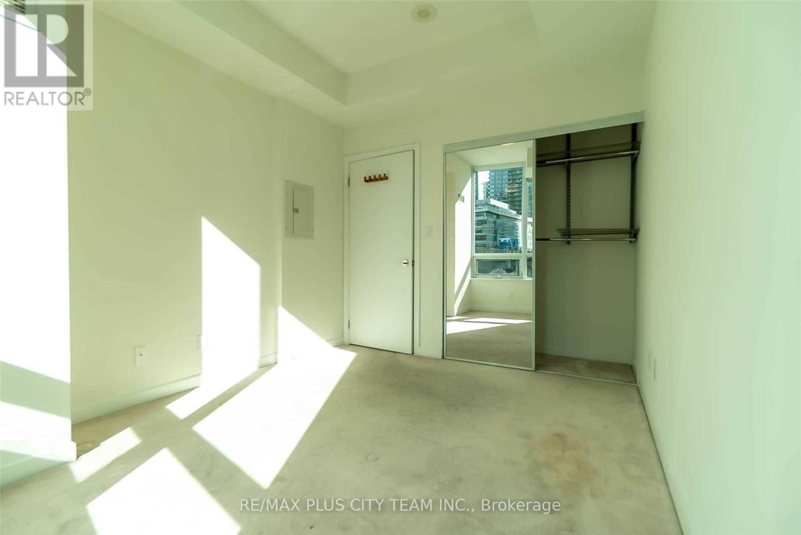 307 - 18 Harbour Street, Toronto, Ontario  M5J 2Z6 - Photo 15 - C12438471
