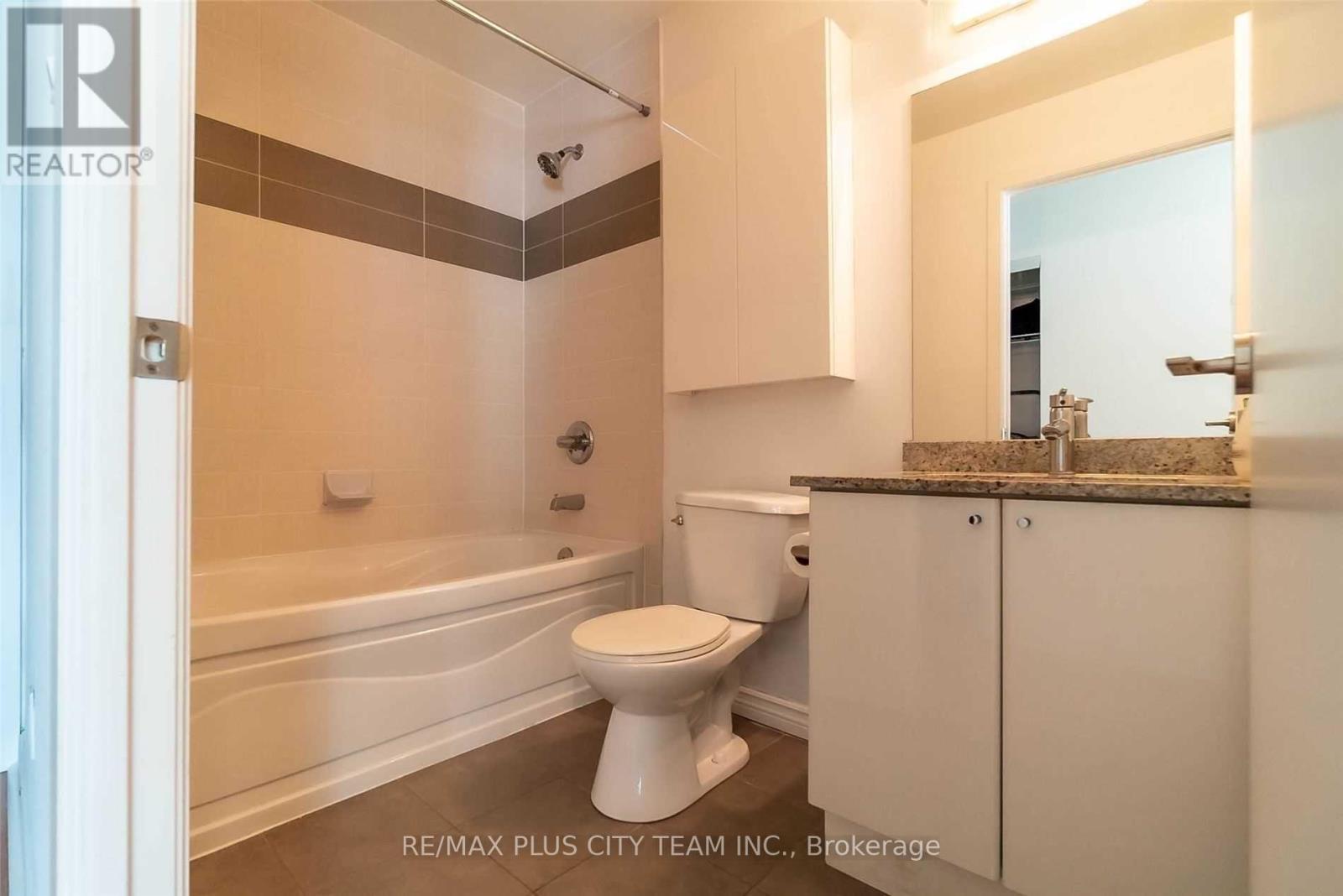 307 - 18 Harbour Street, Toronto, Ontario  M5J 2Z6 - Photo 16 - C12438471