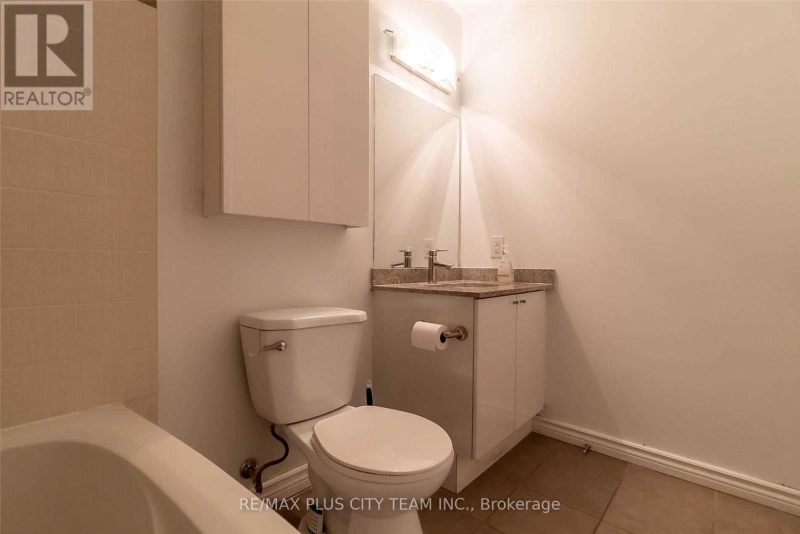 307 - 18 Harbour Street, Toronto, Ontario  M5J 2Z6 - Photo 17 - C12438471