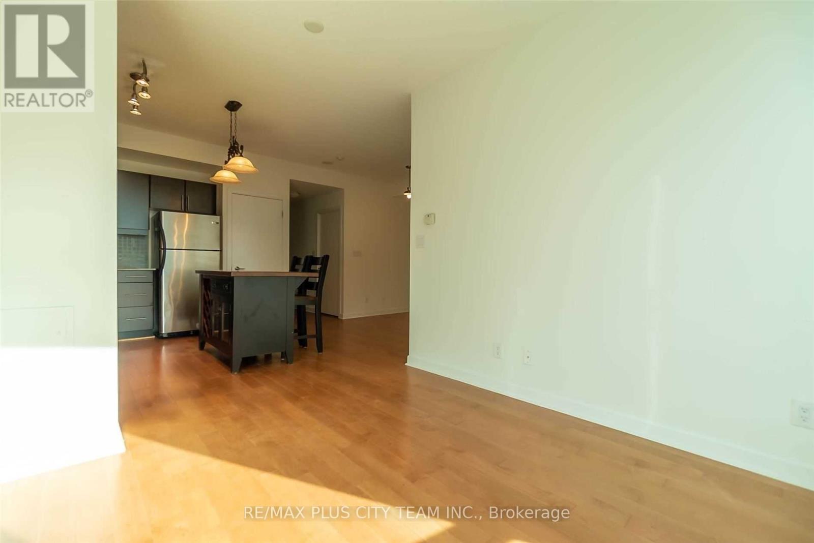 307 - 18 Harbour Street, Toronto, Ontario  M5J 2Z6 - Photo 3 - C12438471