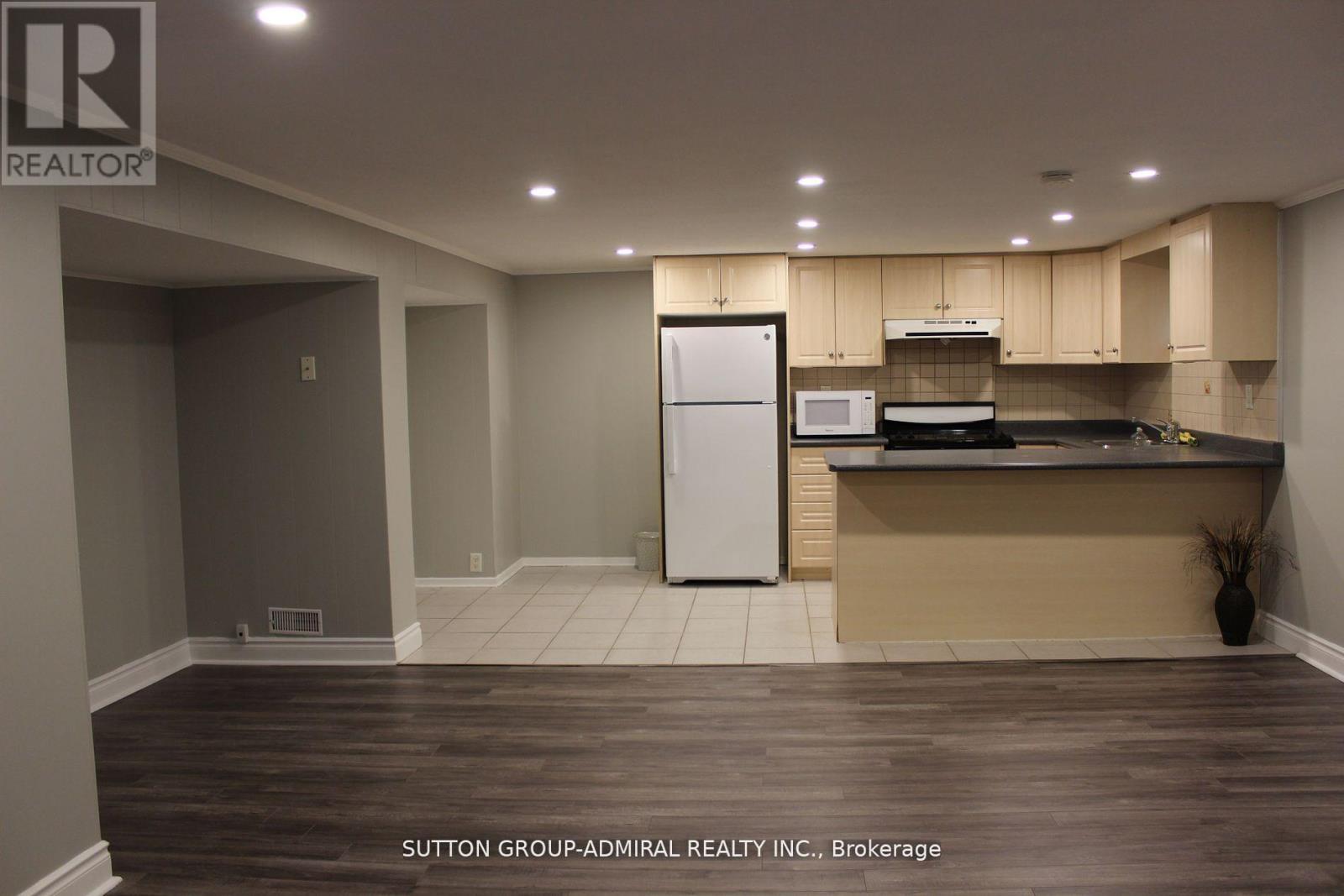 Bsmnt 1 - 5 Pennard Court, Toronto, Ontario  M3R 2V8 - Photo 3 - C12438474