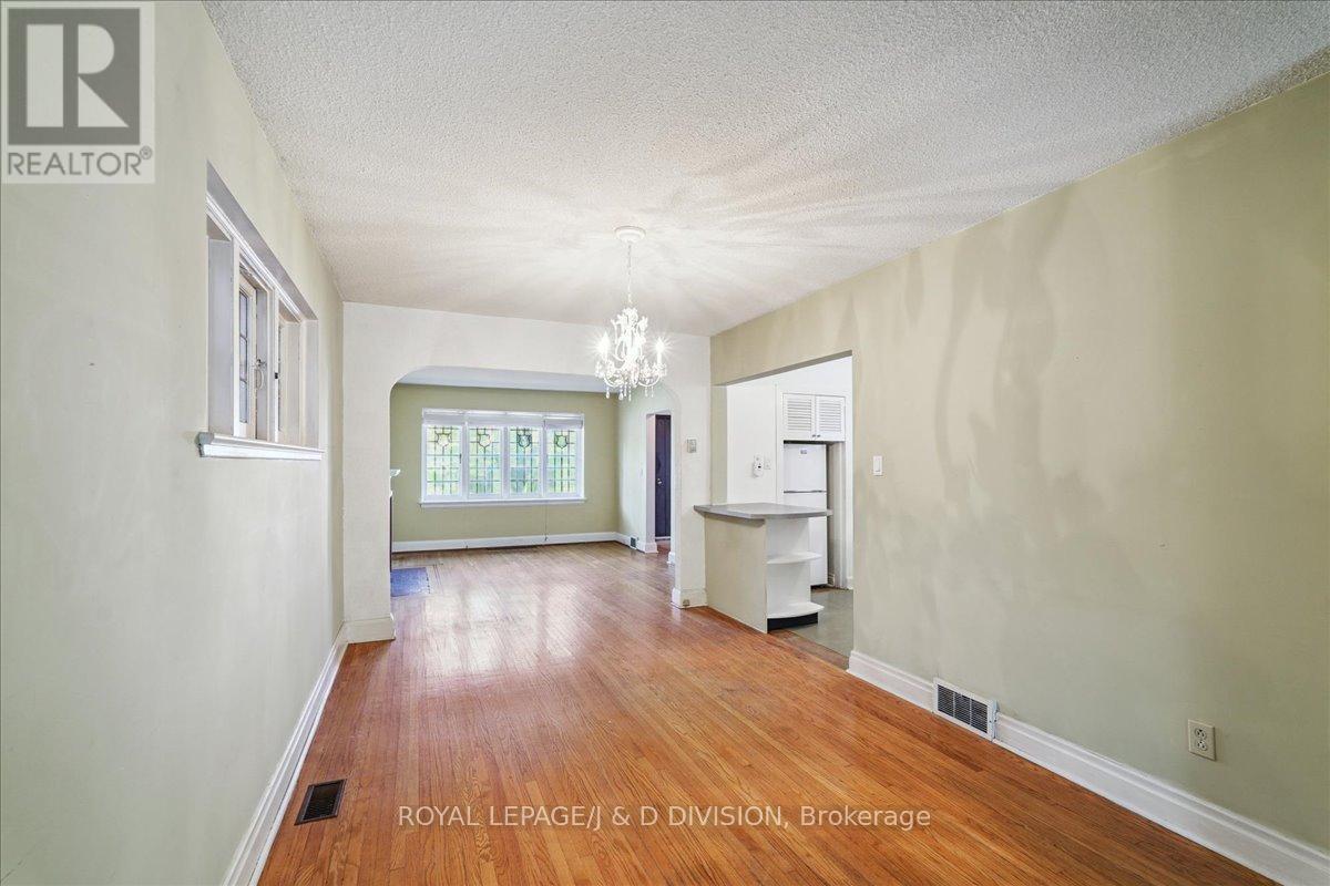 531 Soudan Avenue, Toronto, Ontario  M4S 1X1 - Photo 6 - C12438481