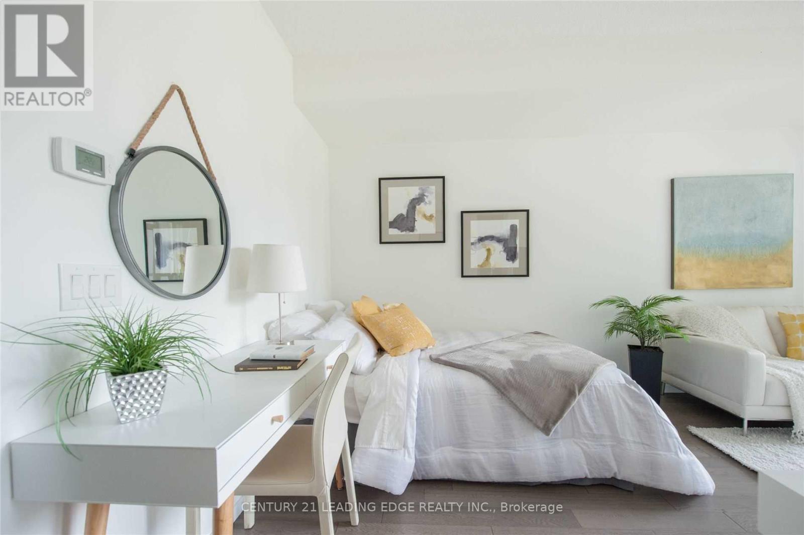 509 - 101 Charles Street E, Toronto, Ontario  M4Y 1V2 - Photo 6 - C12438493