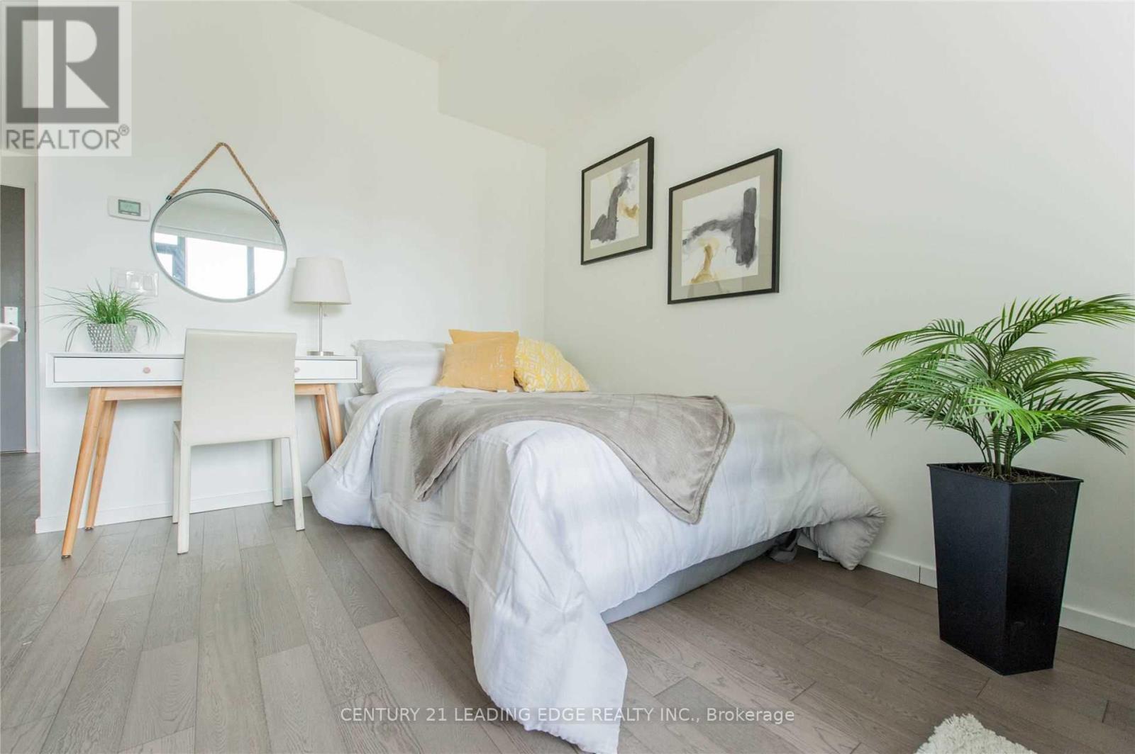 509 - 101 Charles Street E, Toronto, Ontario  M4Y 1V2 - Photo 8 - C12438493