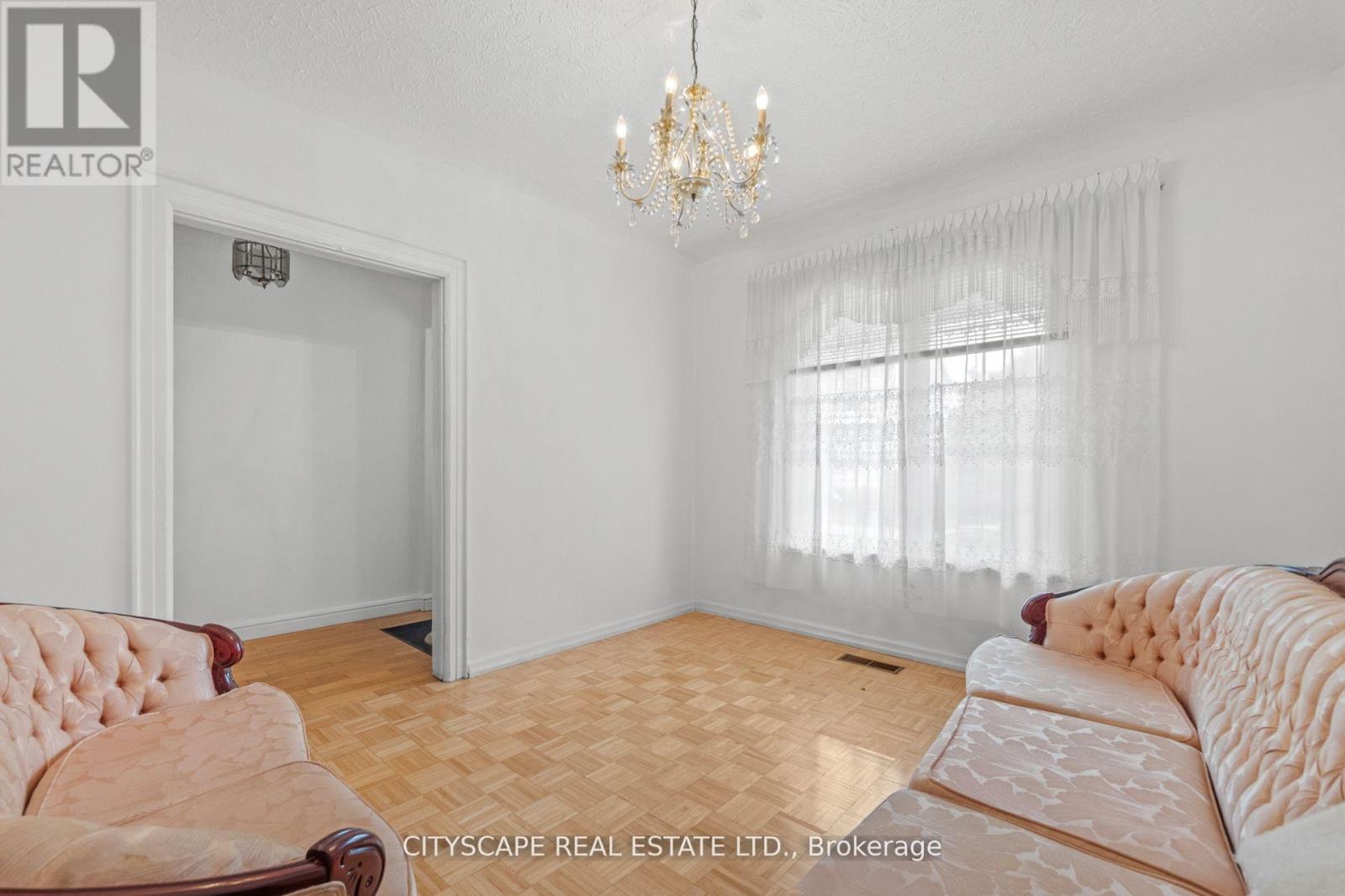 92 Bellwoods Avenue, Toronto, Ontario  M6J 2P4 - Photo 11 - C12438511
