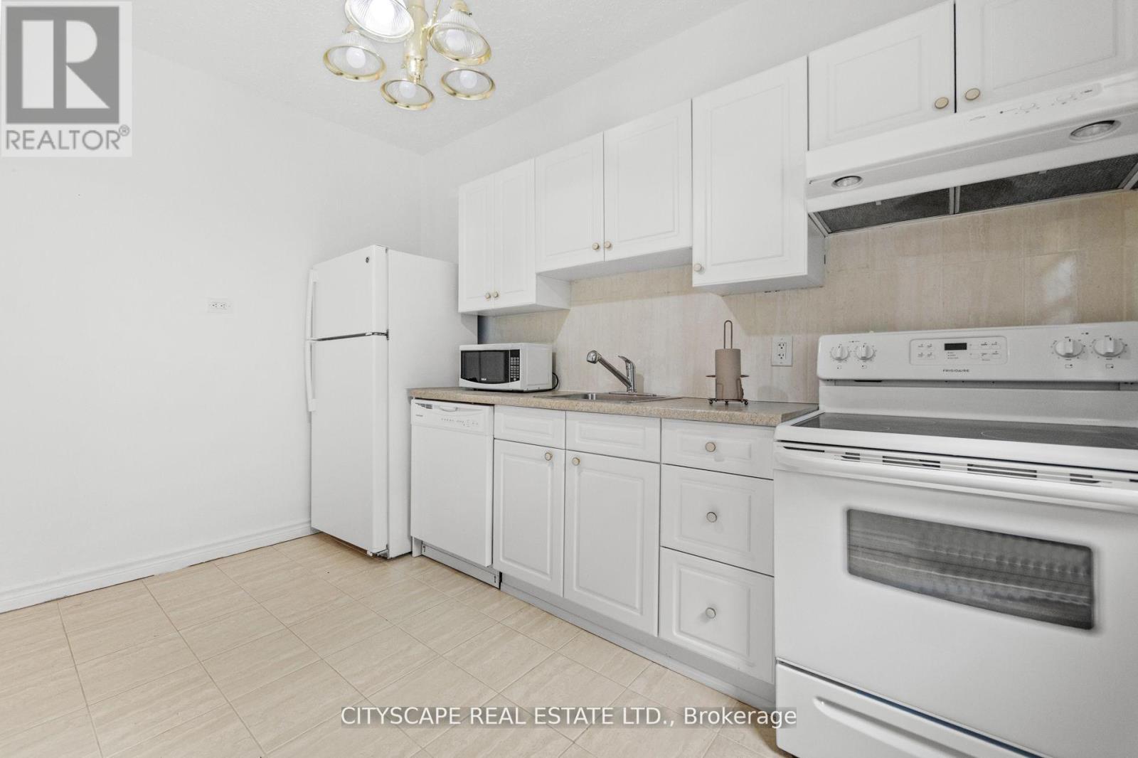 92 Bellwoods Avenue, Toronto, Ontario  M6J 2P4 - Photo 13 - C12438511