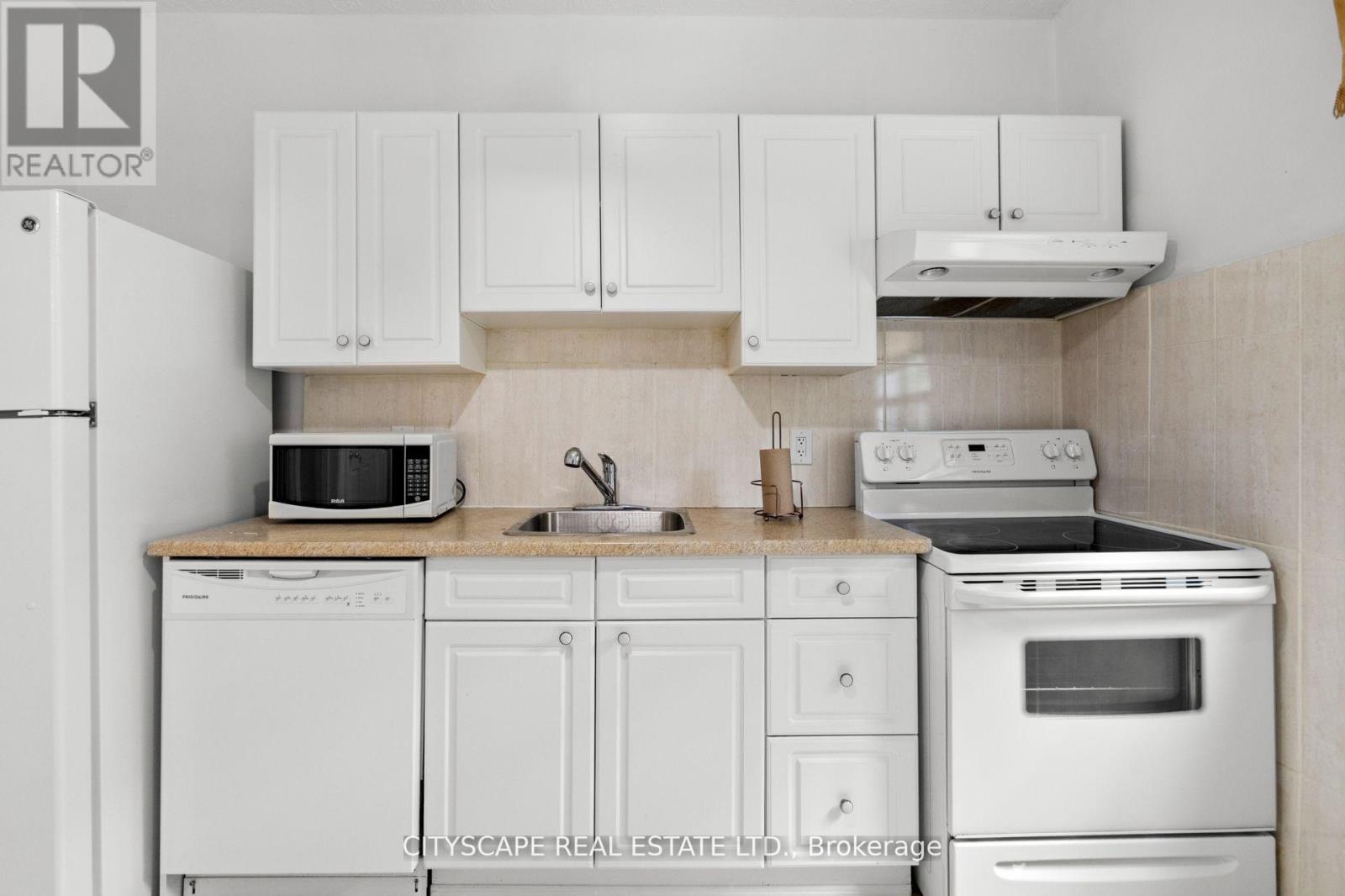 92 Bellwoods Avenue, Toronto, Ontario  M6J 2P4 - Photo 15 - C12438511