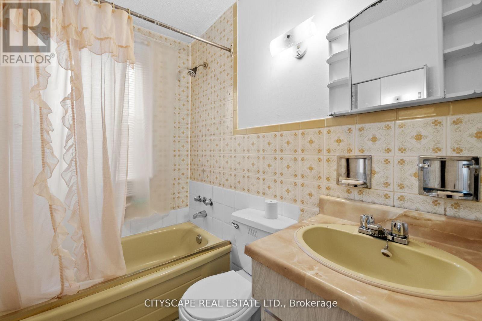 92 Bellwoods Avenue, Toronto, Ontario  M6J 2P4 - Photo 30 - C12438511