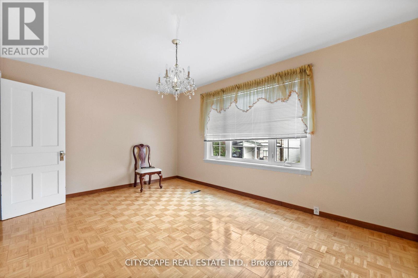 92 Bellwoods Avenue, Toronto, Ontario  M6J 2P4 - Photo 32 - C12438511