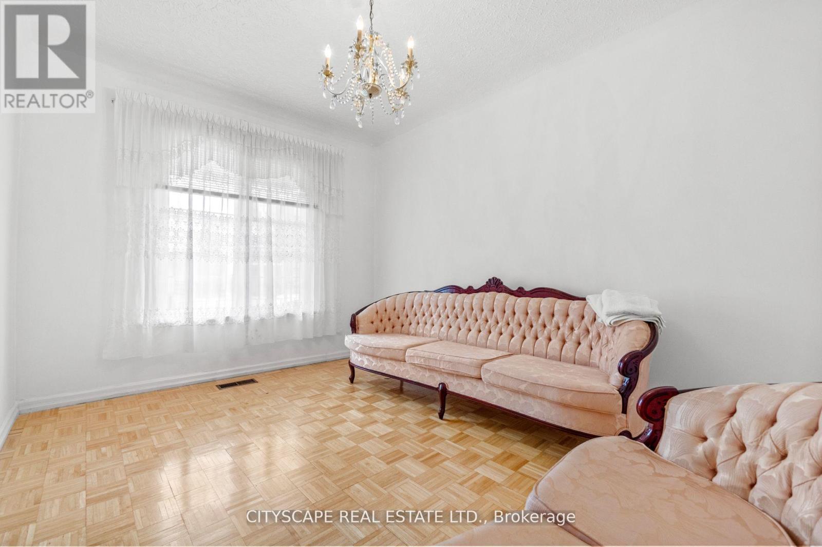 92 Bellwoods Avenue, Toronto, Ontario  M6J 2P4 - Photo 8 - C12438511