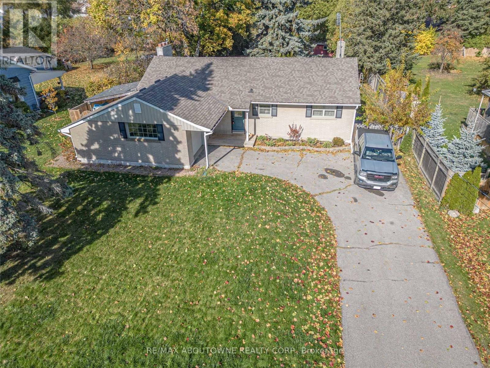 120 Northview Avenue, Whitby, Ontario  L1N 2G7 - Photo 1 - E12438436