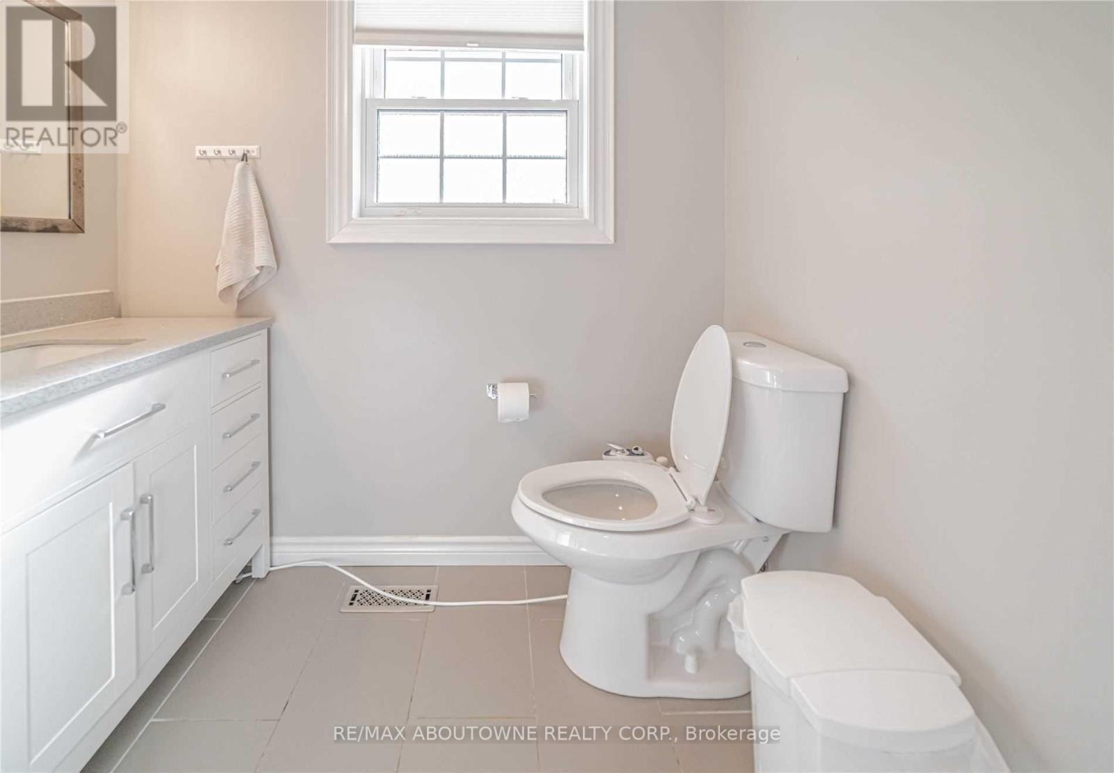 120 Northview Avenue, Whitby, Ontario  L1N 2G7 - Photo 13 - E12438436