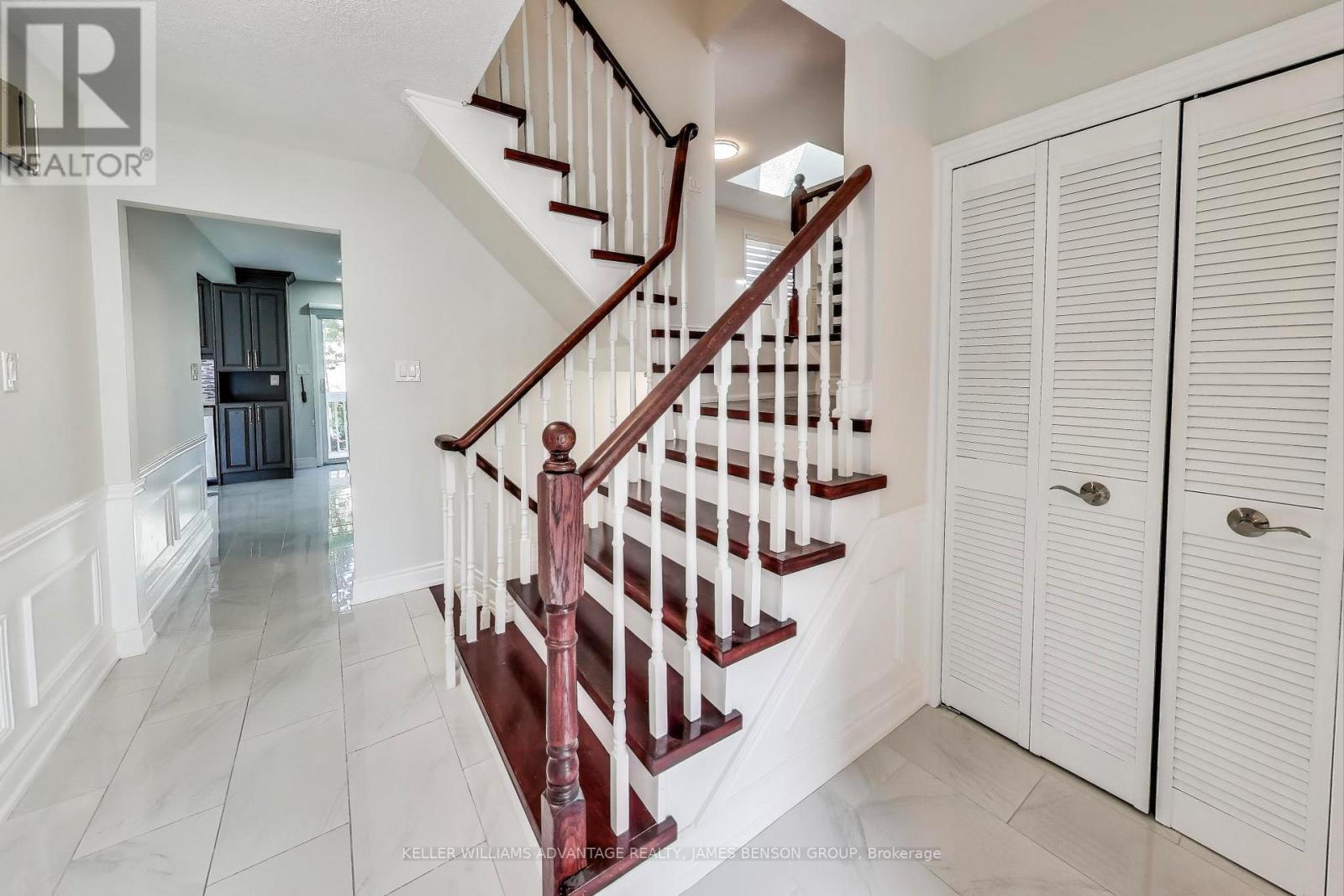 418 Victor Court, Pickering, Ontario  L1W 3J8 - Photo 2 - E12438451