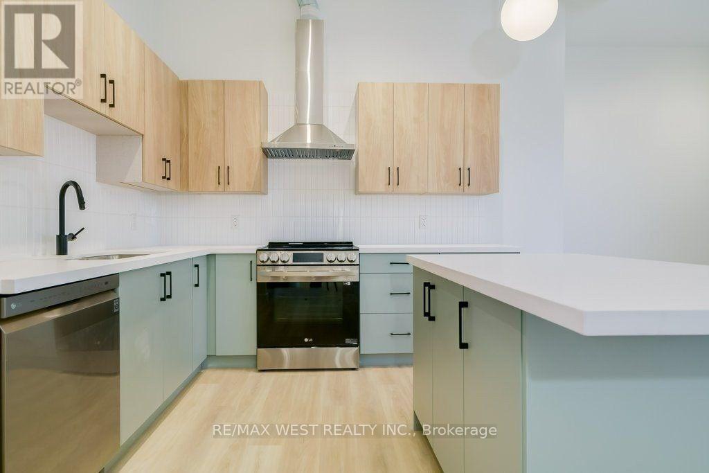 202 - 2083 Danforth Avenue, Toronto, Ontario  M4C 1K1 - Photo 2 - E12438485