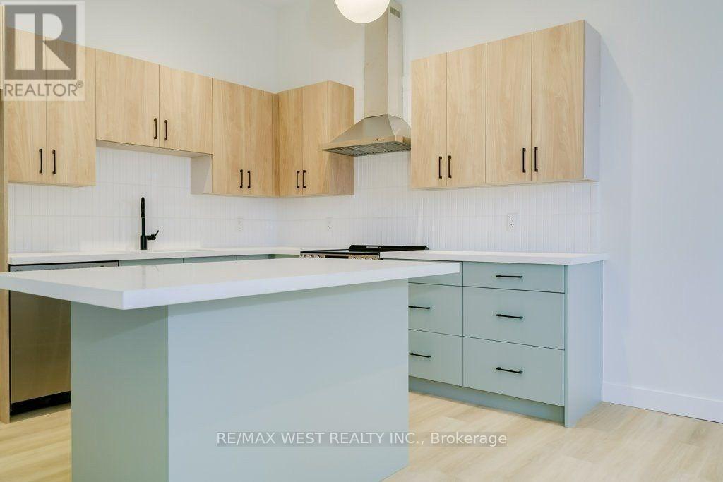 202 - 2083 Danforth Avenue, Toronto, Ontario  M4C 1K1 - Photo 3 - E12438485