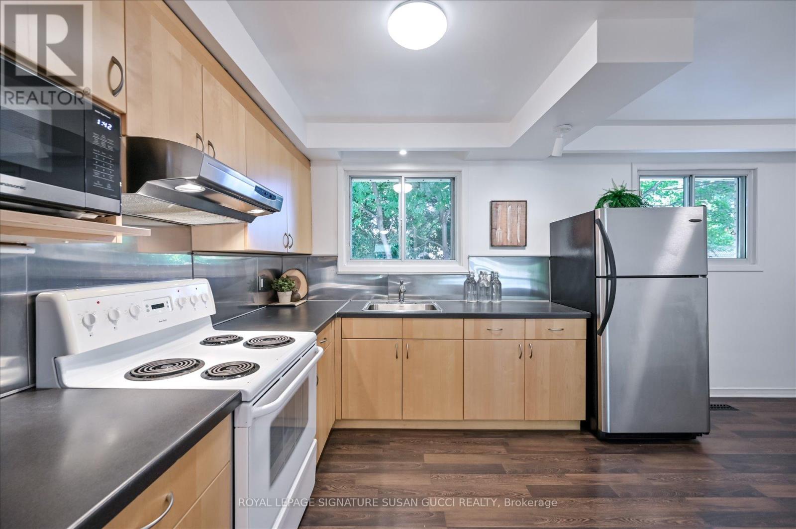 16 Munford Crescent, Toronto, Ontario  M4B 1C1 - Photo 13 - E12438560