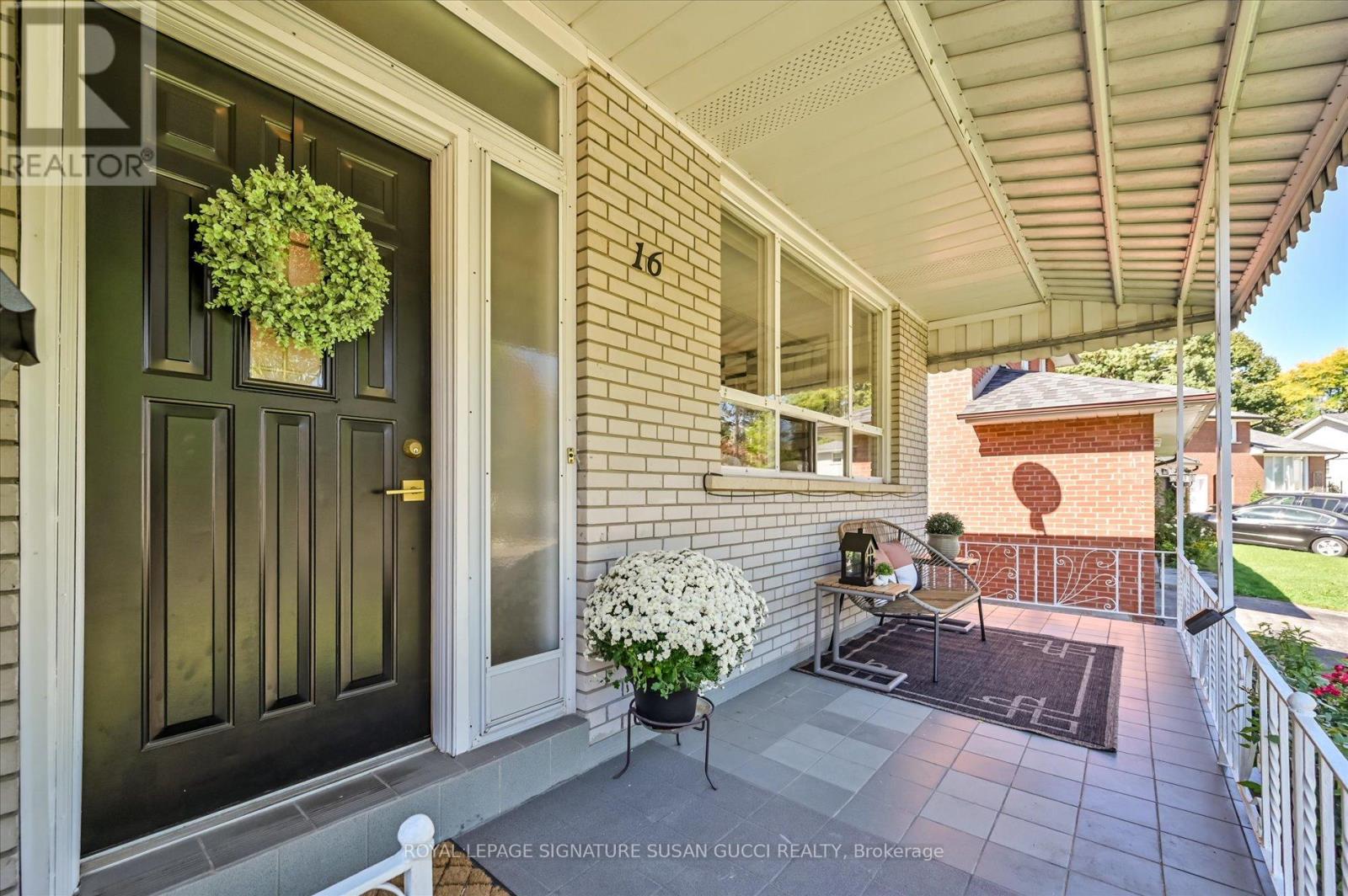 16 Munford Crescent, Toronto, Ontario  M4B 1C1 - Photo 2 - E12438560