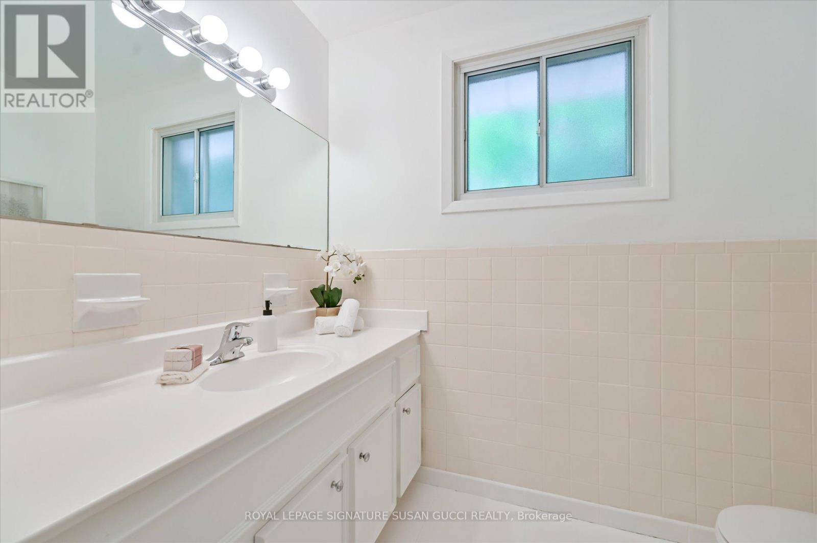 16 Munford Crescent, Toronto, Ontario  M4B 1C1 - Photo 24 - E12438560