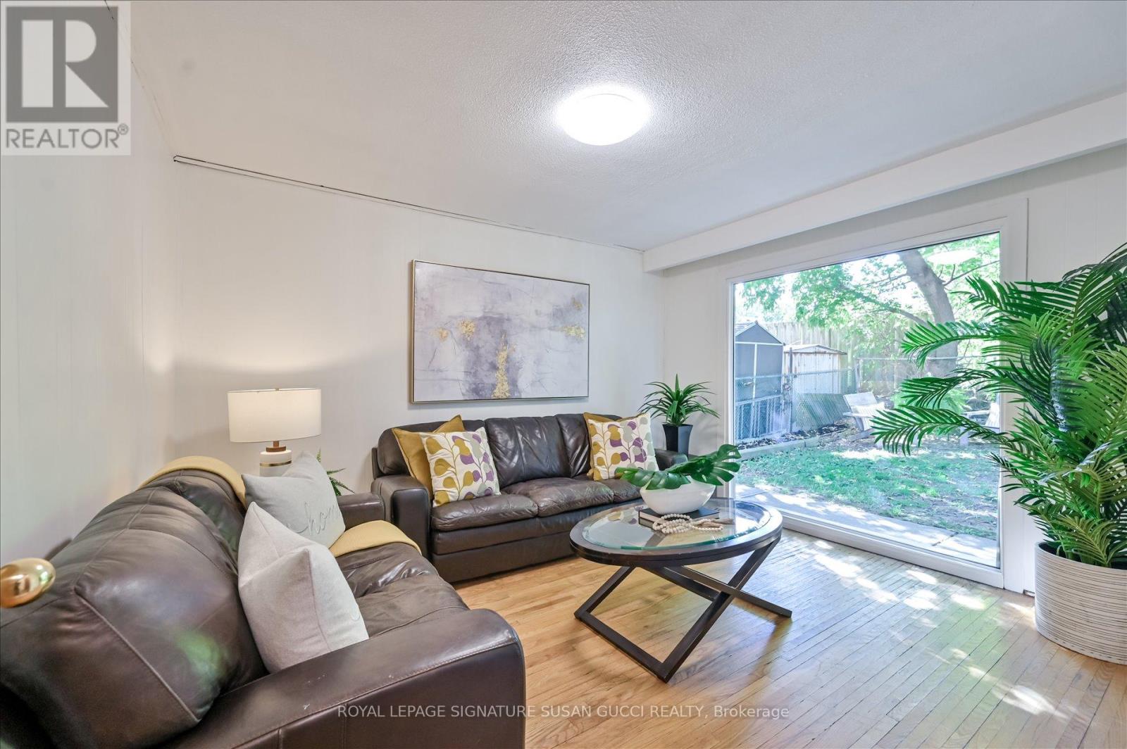 16 Munford Crescent, Toronto, Ontario  M4B 1C1 - Photo 27 - E12438560