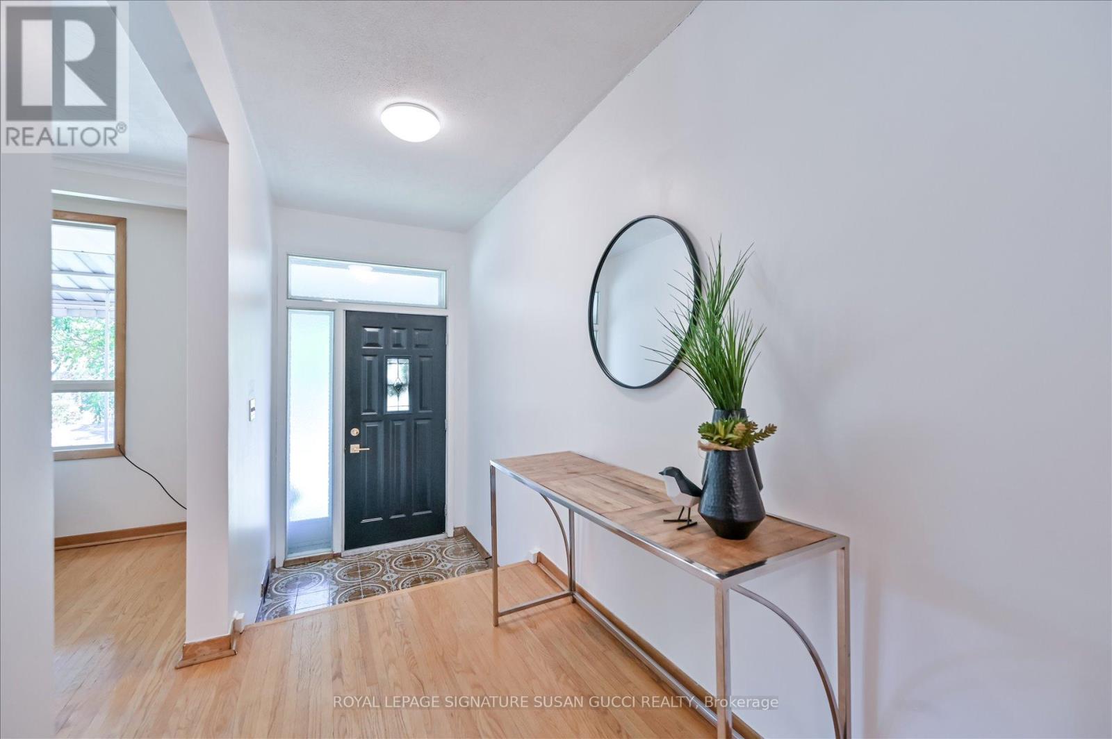 16 Munford Crescent, Toronto, Ontario  M4B 1C1 - Photo 3 - E12438560