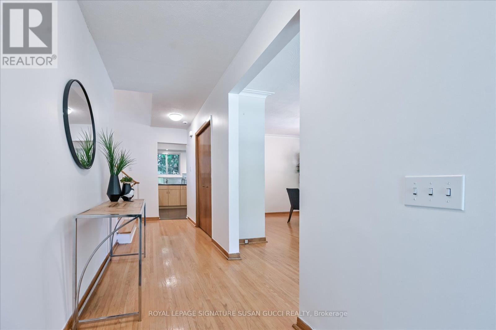 16 Munford Crescent, Toronto, Ontario  M4B 1C1 - Photo 4 - E12438560