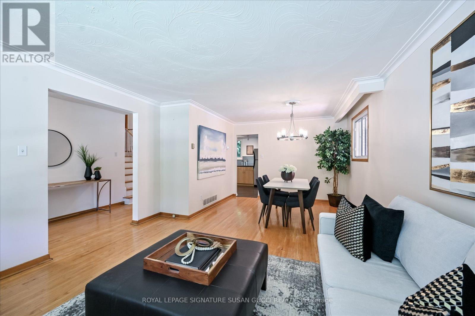 16 Munford Crescent, Toronto, Ontario  M4B 1C1 - Photo 7 - E12438560