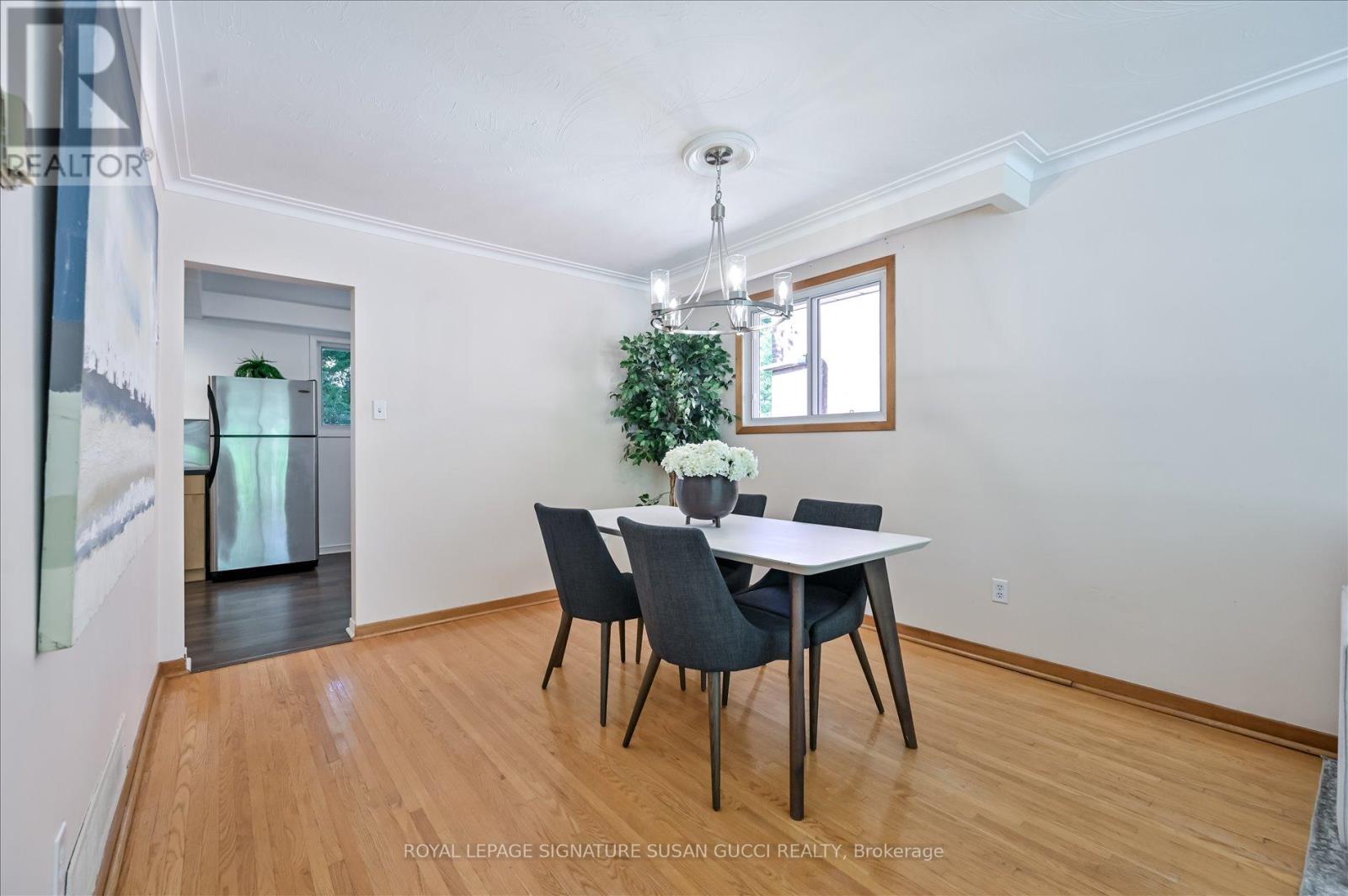 16 Munford Crescent, Toronto, Ontario  M4B 1C1 - Photo 9 - E12438560