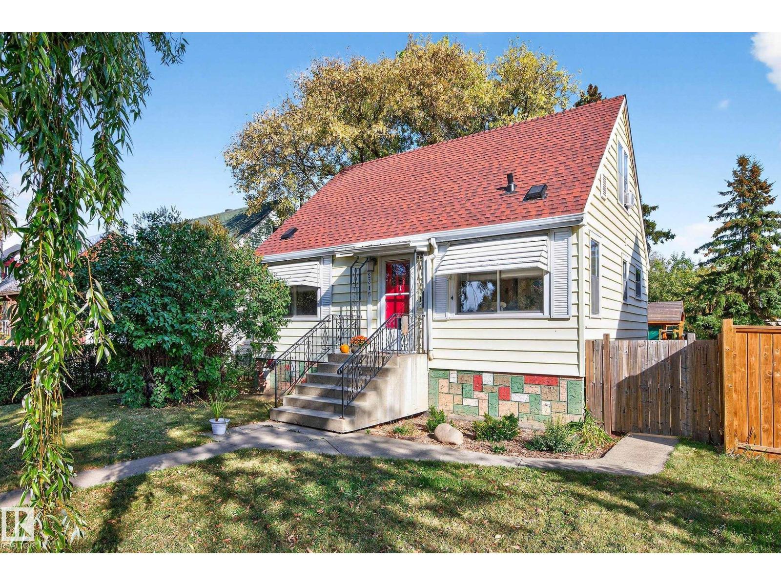 12315 103 St Nw, Edmonton, Alberta  T5G 2K4 - Photo 2 - E4460302