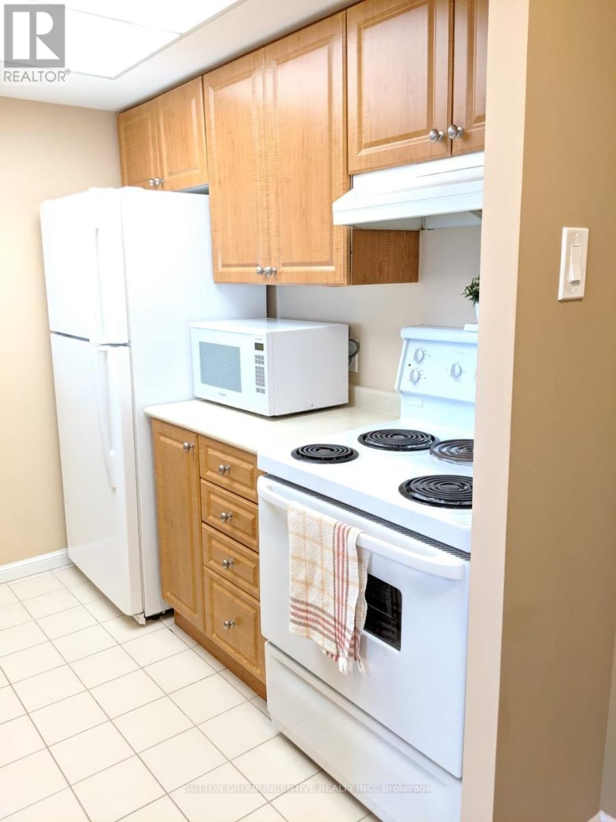 905 - 75 Ellen Street, Barrie, Ontario  L4N 7R6 - Photo 8 - S12438454
