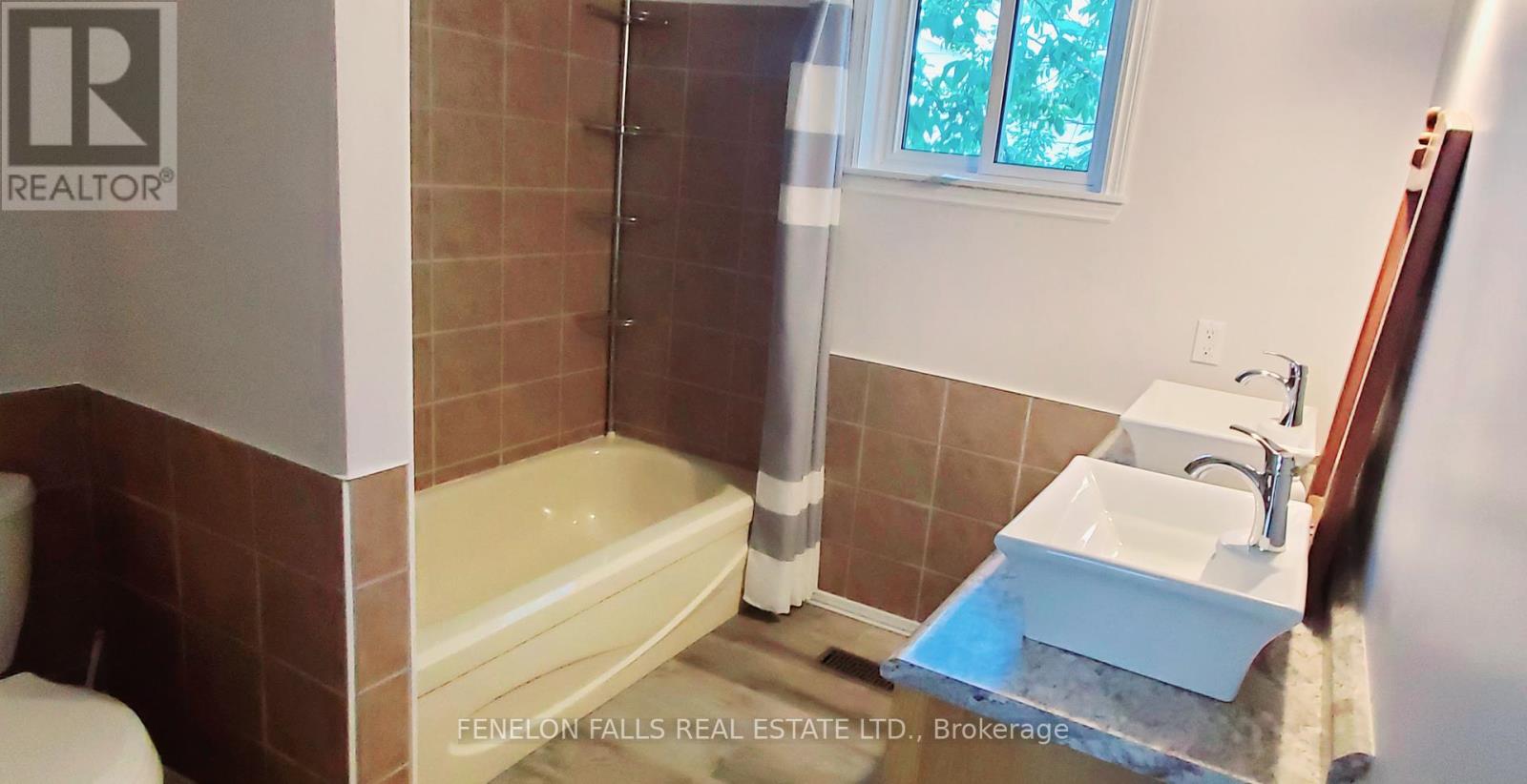 7 James Street, Kawartha Lakes (Lindsay), Ontario  K9V 3B3 - Photo 27 - X12437534