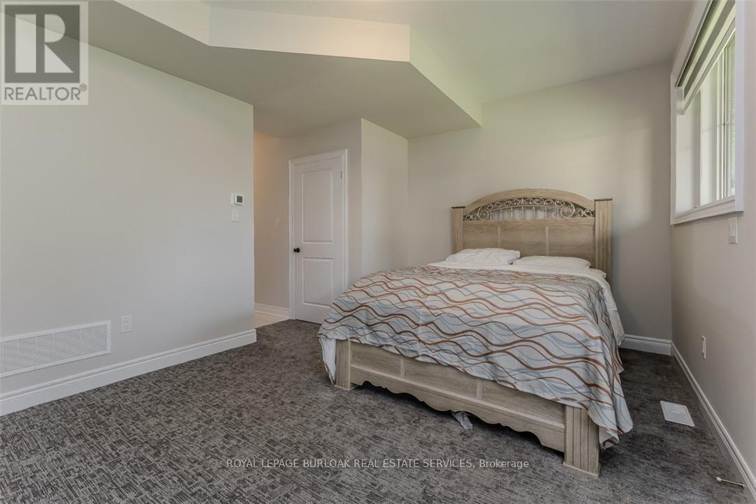 52 - 2273 Turnberry Road, Burlington, Ontario  L7M 2B2 - Photo 42 - W12438505