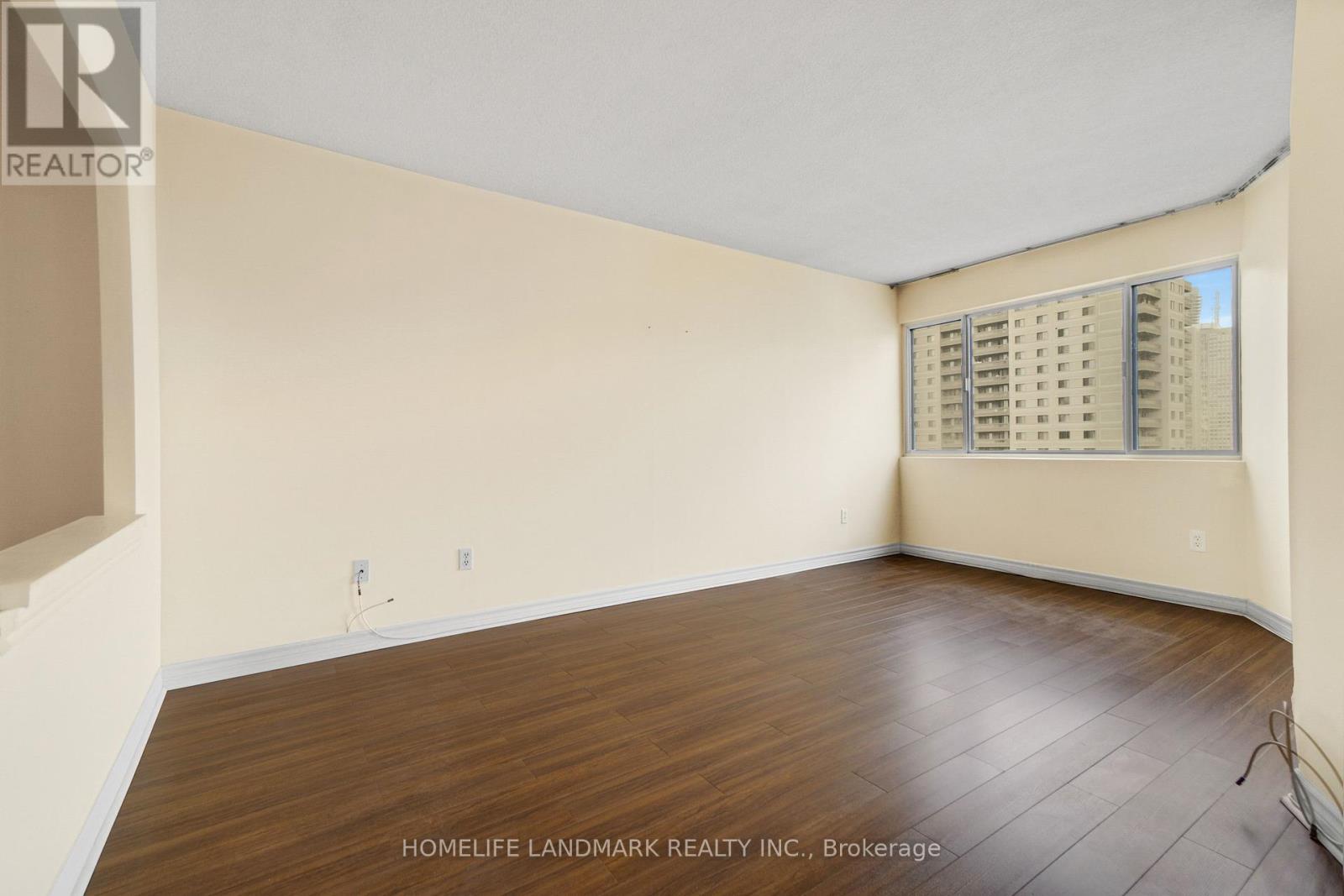 910 - 50 Elm Drive E, Mississauga, Ontario  L5A 3X2 - Photo 11 - W12438506
