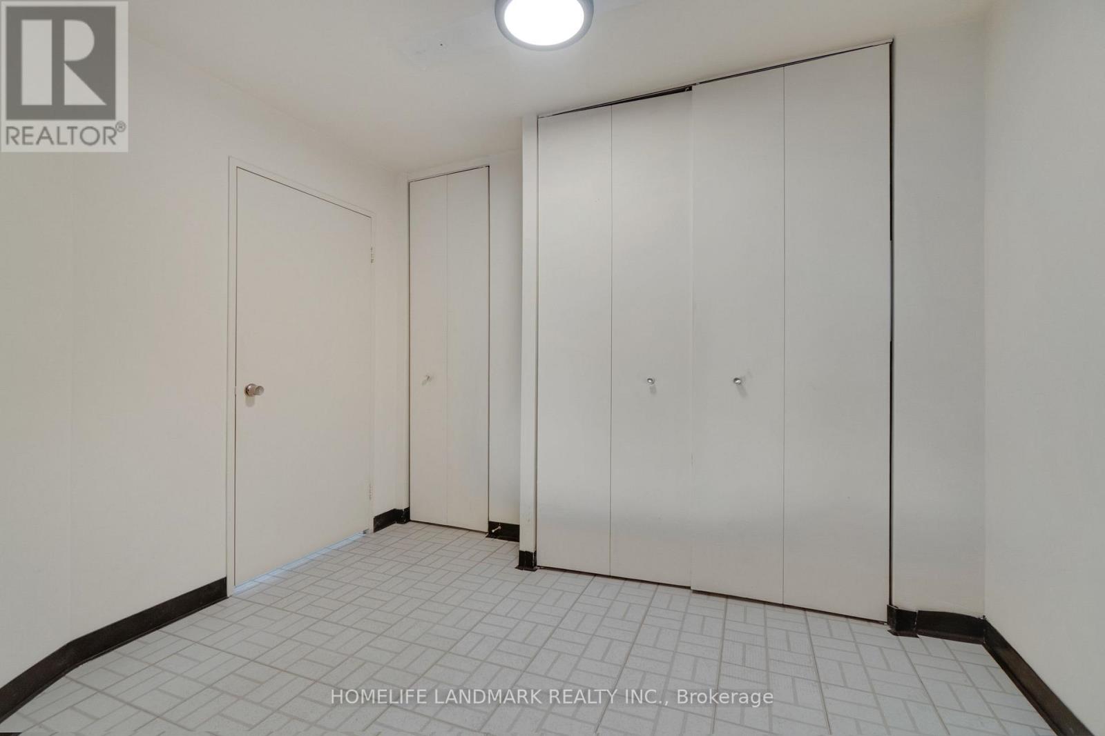 910 - 50 Elm Drive E, Mississauga, Ontario  L5A 3X2 - Photo 17 - W12438506