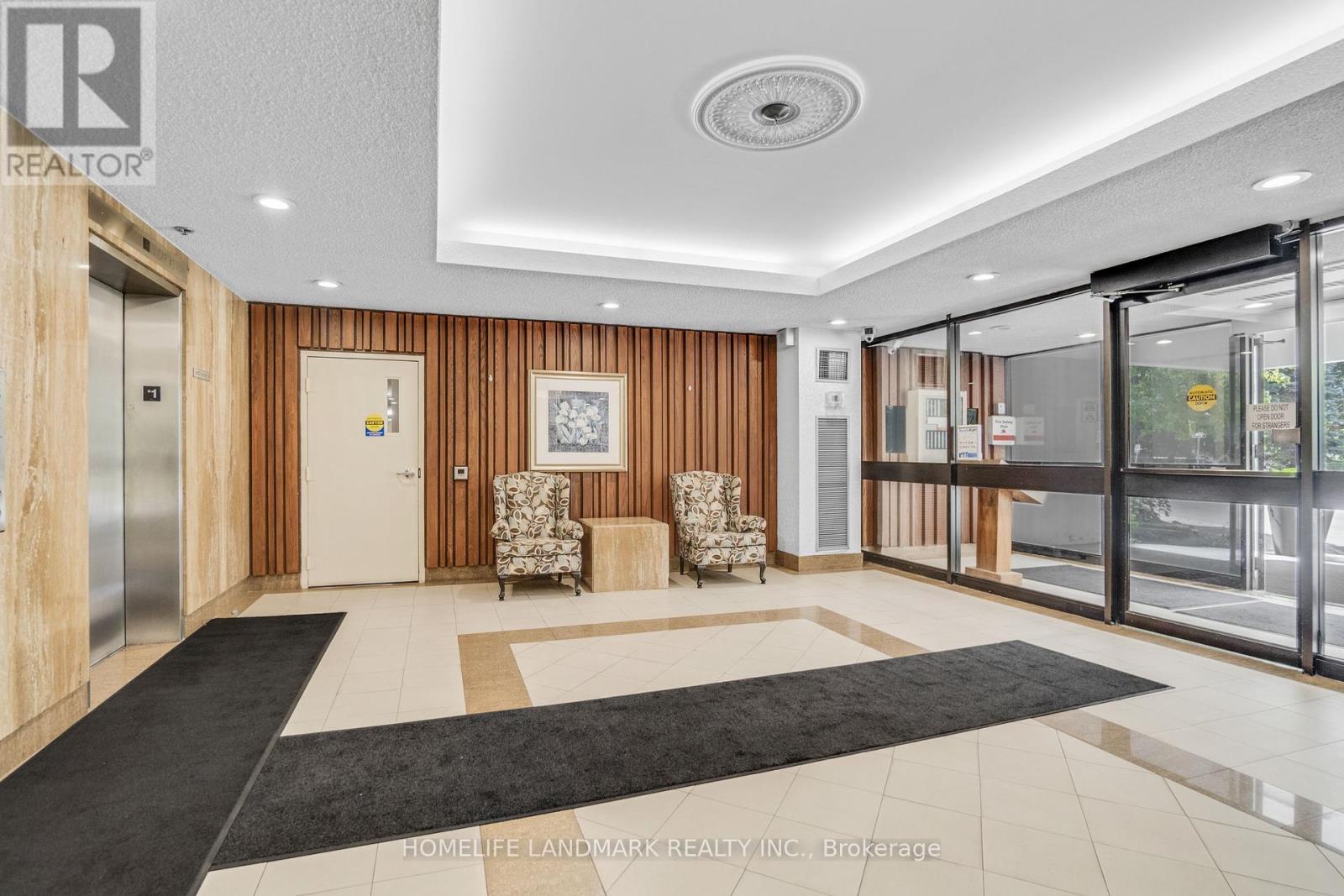 910 - 50 Elm Drive E, Mississauga, Ontario  L5A 3X2 - Photo 3 - W12438506