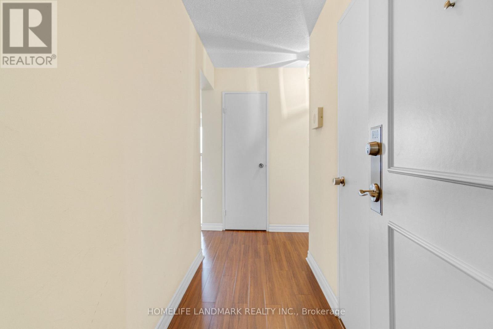 910 - 50 Elm Drive E, Mississauga, Ontario  L5A 3X2 - Photo 6 - W12438506