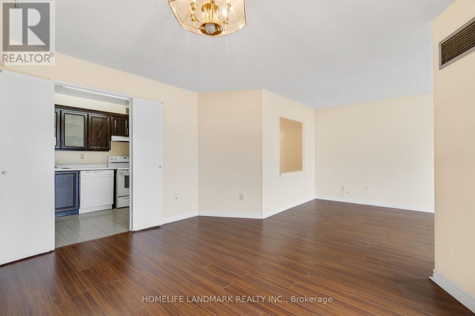 910 - 50 Elm Drive E, Mississauga, Ontario  L5A 3X2 - Photo 9 - W12438506