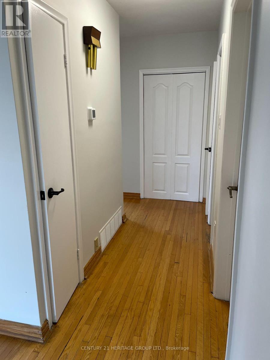 1 - 36 Arkley Crescent, Toronto, Ontario  M9R 3S3 - Photo 14 - W12438530