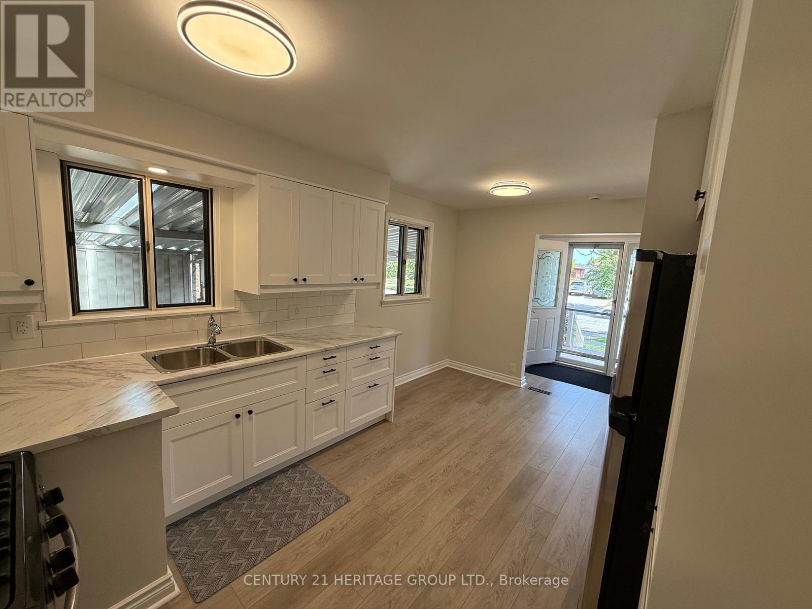 1 - 36 Arkley Crescent, Toronto, Ontario  M9R 3S3 - Photo 5 - W12438530