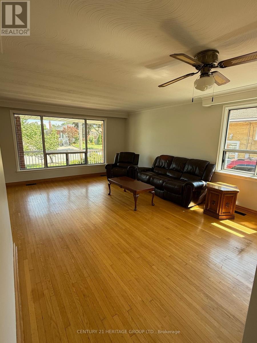1 - 36 Arkley Crescent, Toronto, Ontario  M9R 3S3 - Photo 9 - W12438530