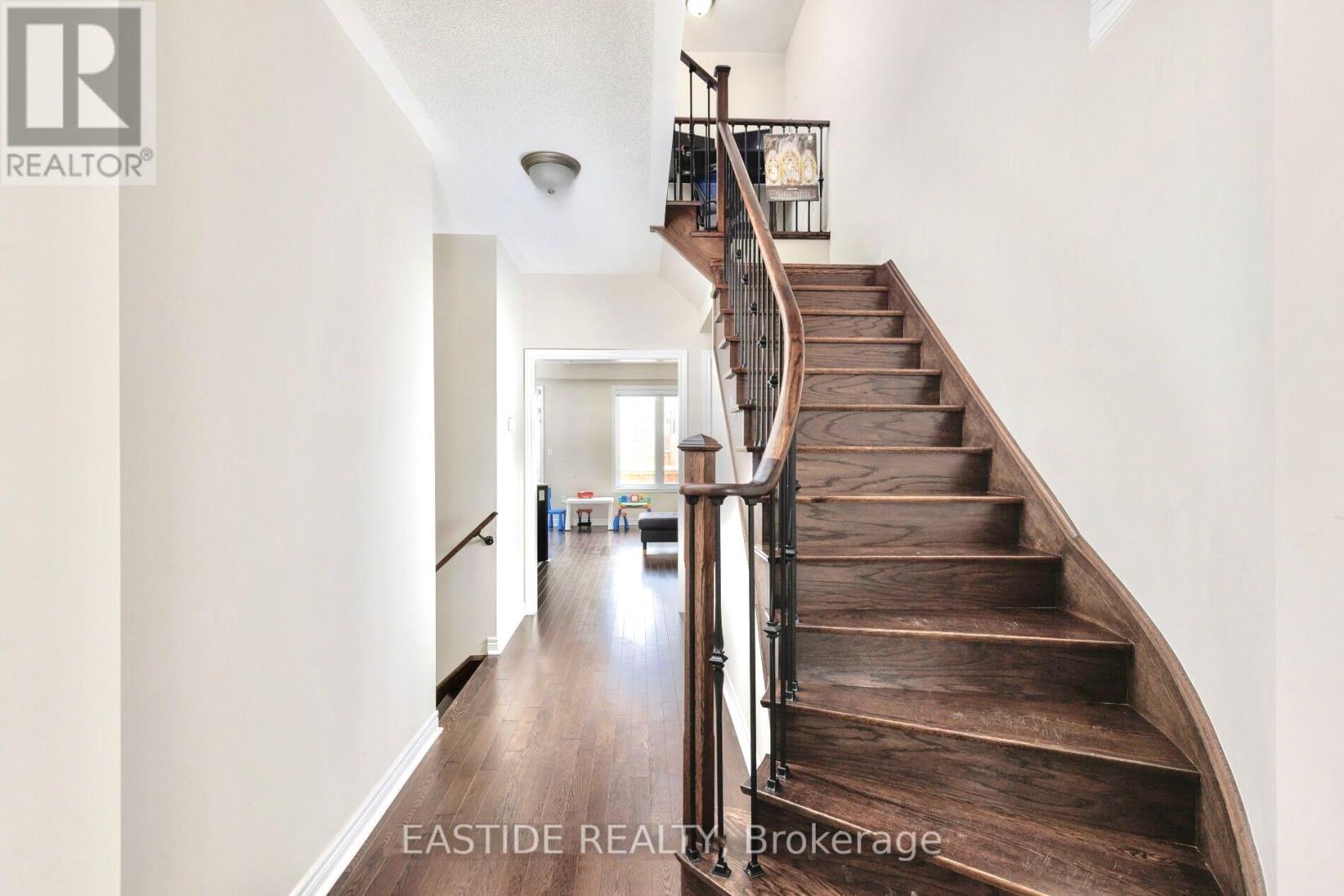 57 Benhurst Crescent, Brampton, Ontario  L7A 0B7 - Photo 2 - W12438550