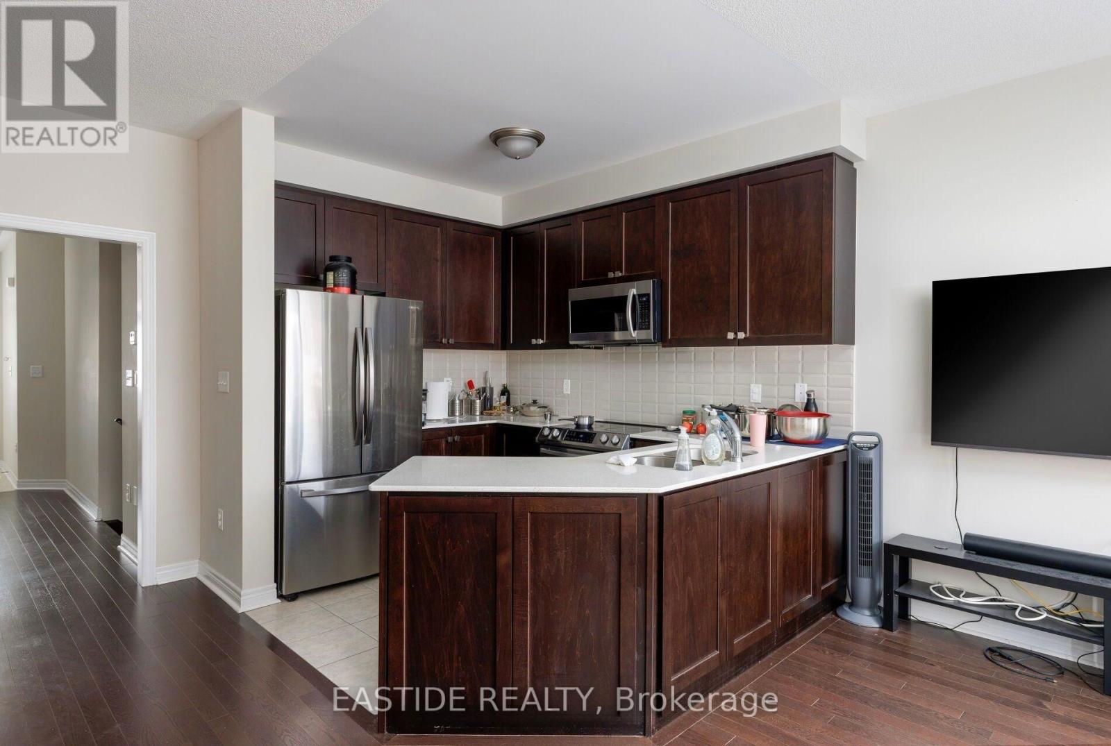 57 Benhurst Crescent, Brampton, Ontario  L7A 0B7 - Photo 3 - W12438550