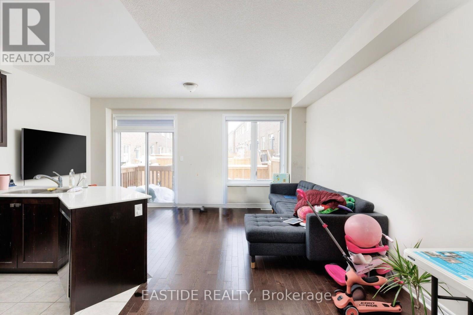 57 Benhurst Crescent, Brampton, Ontario  L7A 0B7 - Photo 4 - W12438550