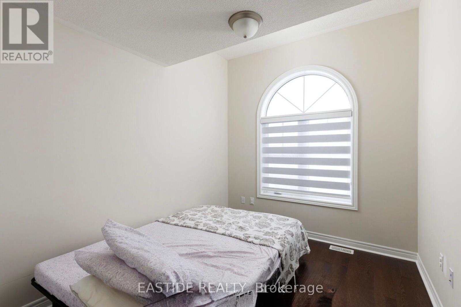 57 Benhurst Crescent, Brampton, Ontario  L7A 0B7 - Photo 8 - W12438550