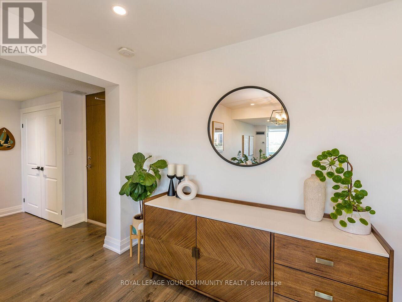 2012 - 270 Scarlett Road, Toronto, Ontario  M6N 4X7 - Photo 10 - W12438559