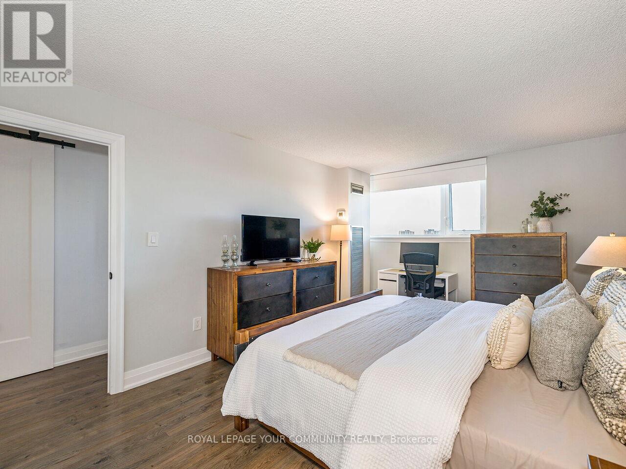 2012 - 270 Scarlett Road, Toronto, Ontario  M6N 4X7 - Photo 19 - W12438559